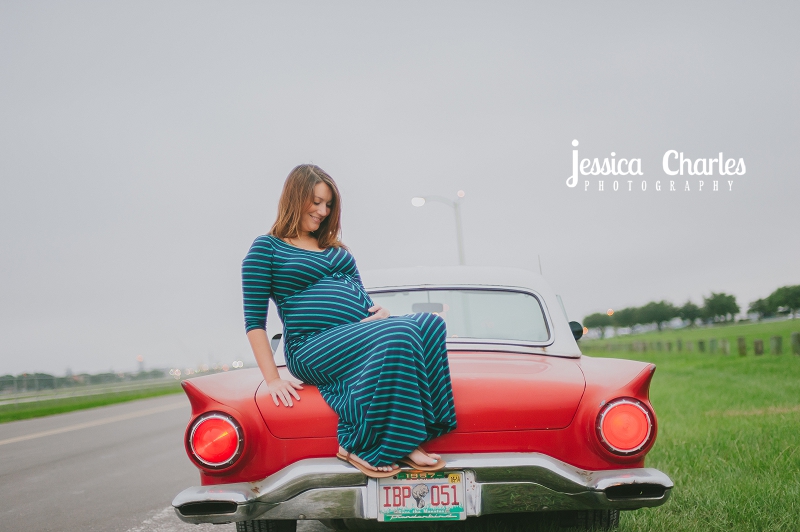 maternity session with old car