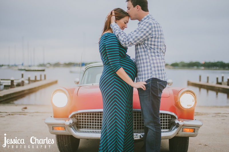 Gorgeous maternity photo with vintage car